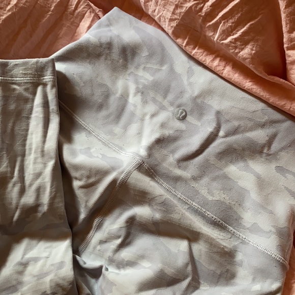 Lululemon leggings size 6 - Picture 3 of 3